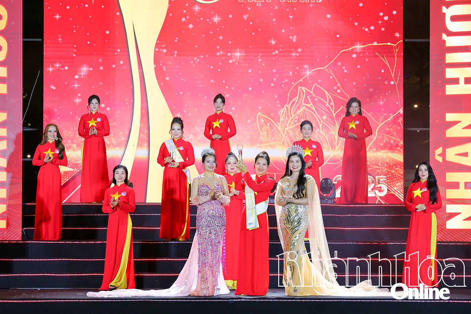 Nguyen Thi Bich Thu (Khanh Hoa Province) is Miss Media 

