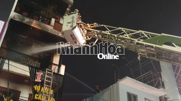 Đã dập tắt đám cháy tại căn nhà trên đường Thái Nguyên (phường Nha Trang)