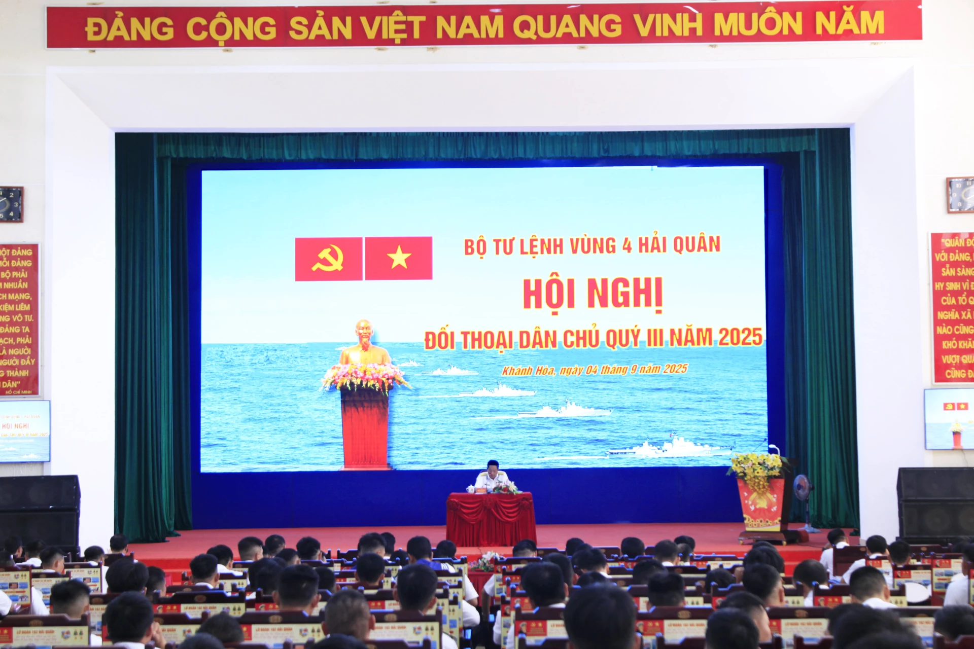 Quang cảnh hội nghị.