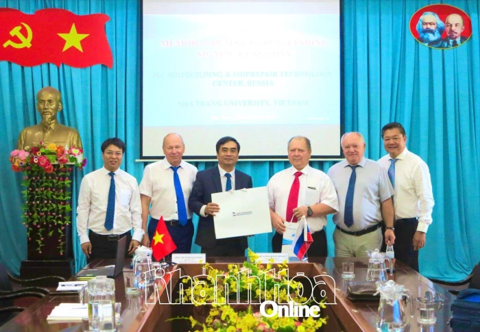 Trường Đại học Nha Trang ký kết hợp tác với Trung tâm Công nghệ đóng tàu và sửa chữa tàu biển (Liên bang Nga)