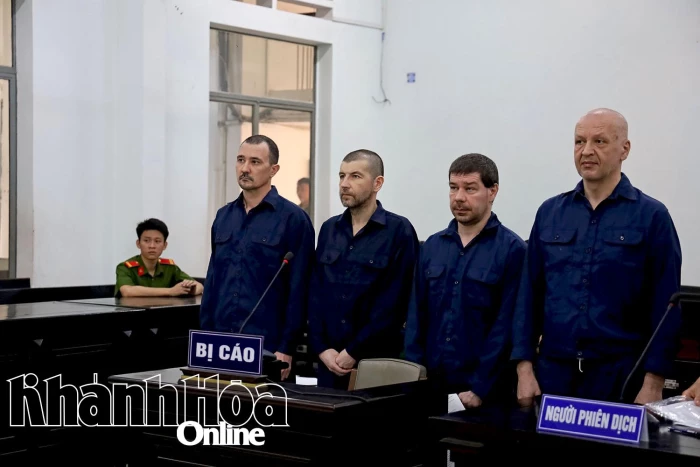 Cướp tiệm điện thoại, 4 bị cáo người nước ngoài vào tù