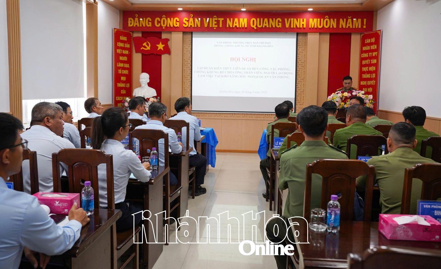 Quang cảnh hội nghị.