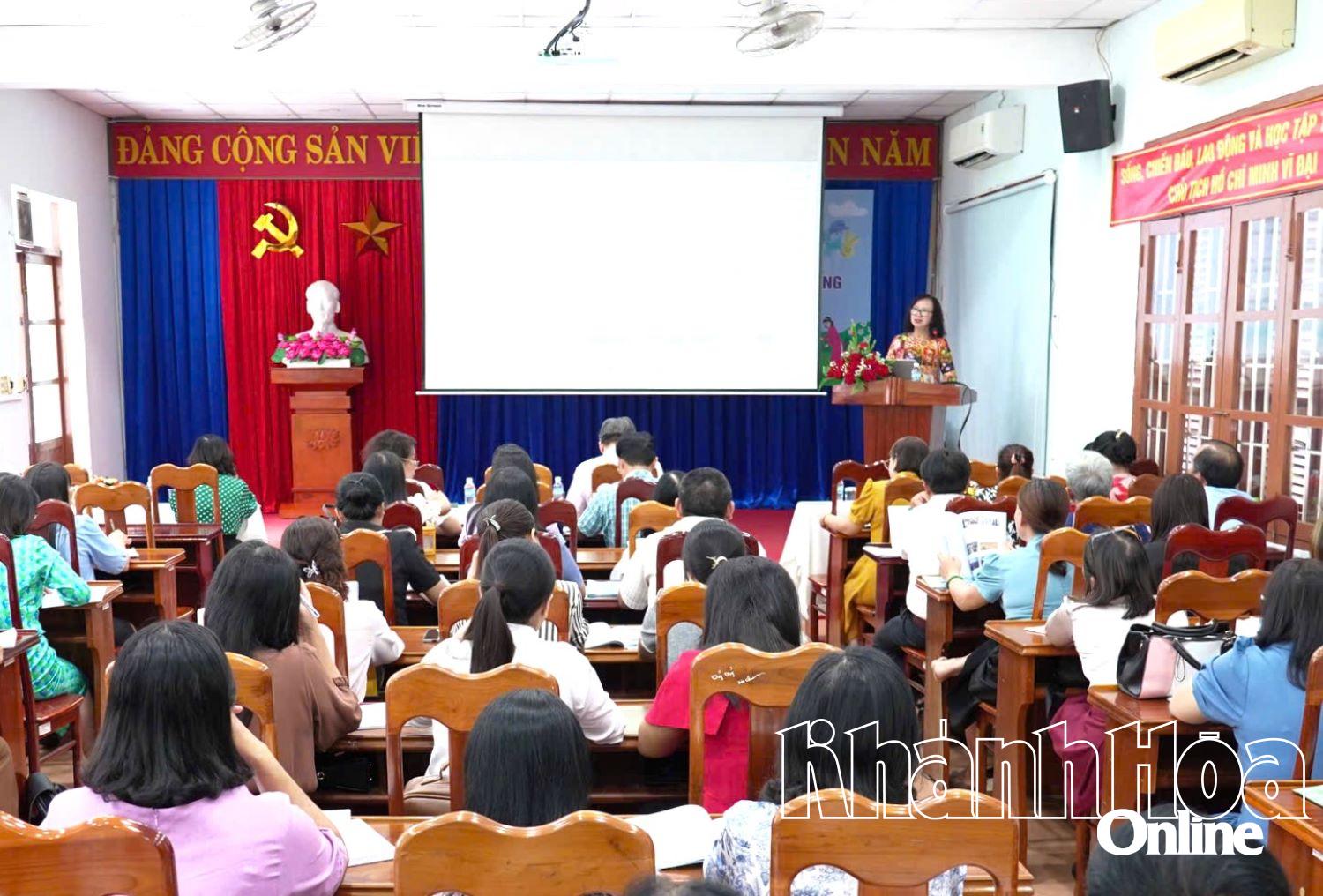 Quang cảnh buổi tập huấn. 