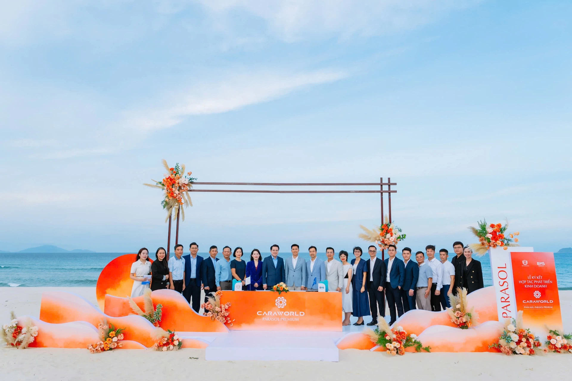Lễ ký kết hợp tác giữa KN Cam Ranh và BHS Property đánh dấu sự ra mắt ấn tượng của phiên bản nâng cấp Parasol Premium.