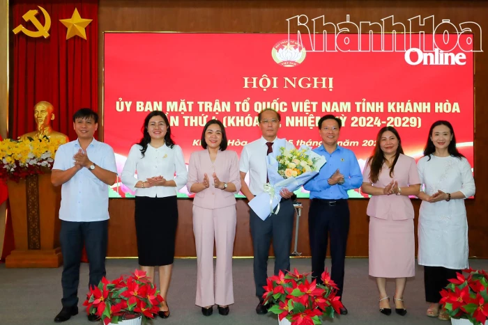 Đồng chí Nguyễn Khắc Hà giữ chức vụ Chủ tịch Ủy ban MTTQ Việt Nam tỉnh Khánh Hòa nhiệm kỳ 2024 - 2029