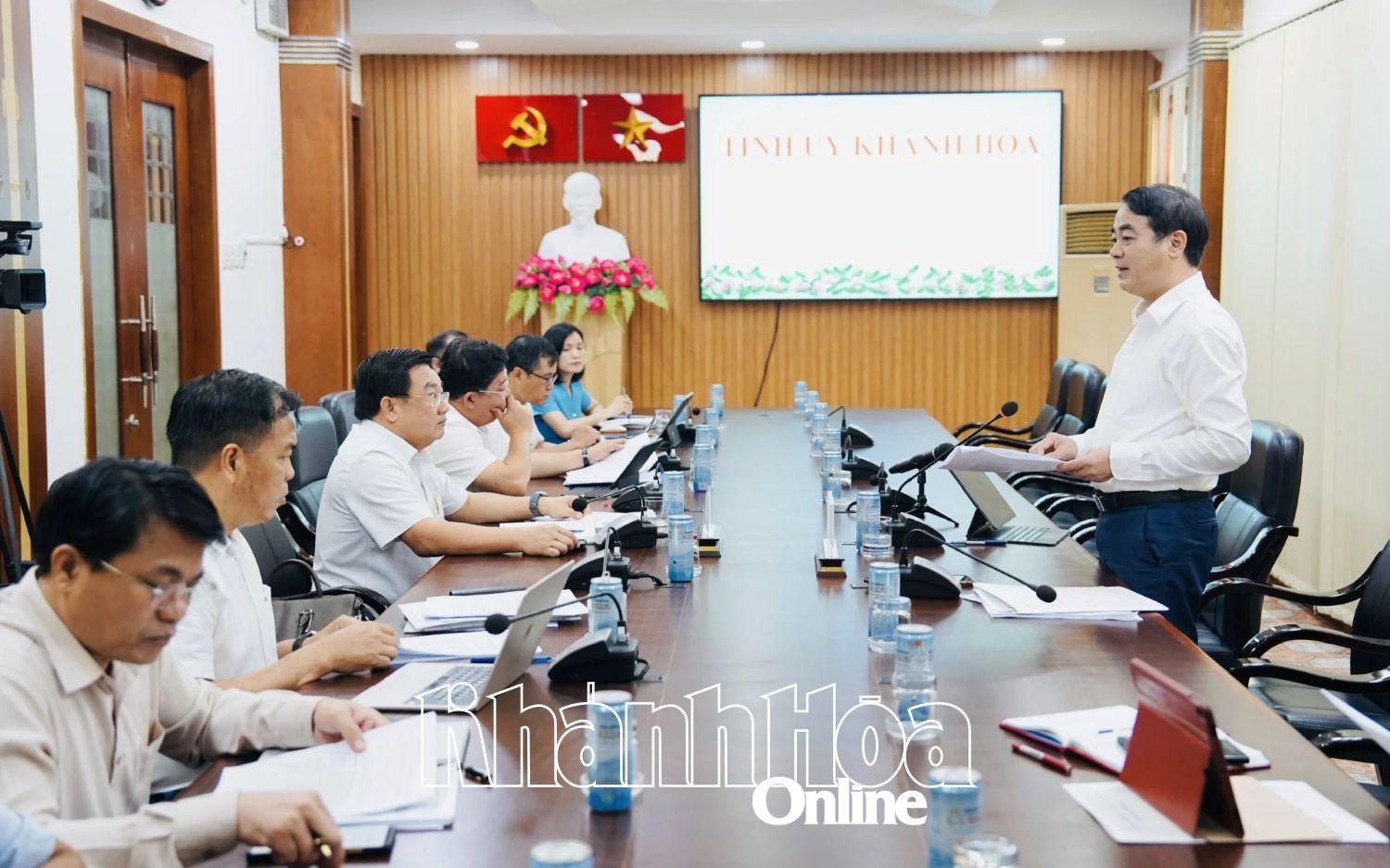 Bí thư Tỉnh ủy Nghiêm Xuân Thành phát biểu kết luận cuộc họp.