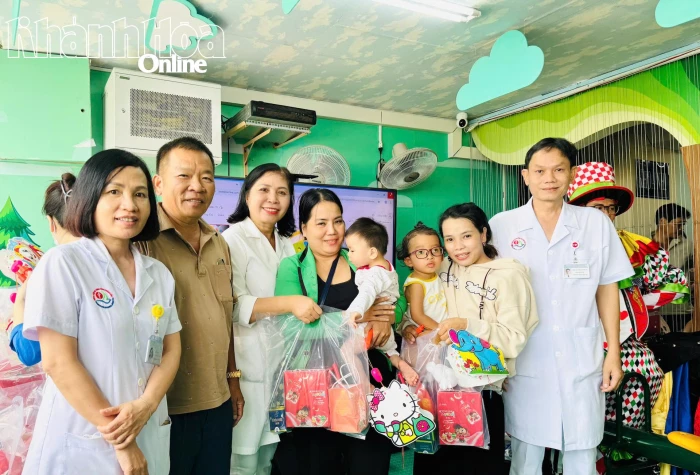 Bệnh viện Đa khoa Khánh Hòa tổ chức Tết Trung thu cho bệnh nhi