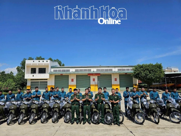 Bộ Chỉ huy Quân sự tỉnh Khánh Hòa bàn giao 128 xe mô tô 2 bánh cho các Ban Chỉ huy Quân sự cấp xã