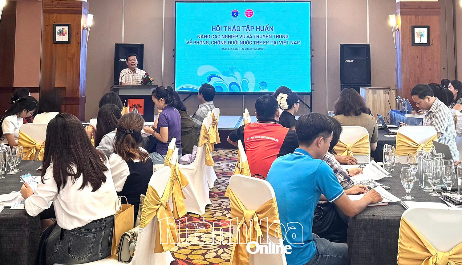 Đại diện Cục Bà mẹ và Trẻ em phát biểu tại lớp tập huấn.