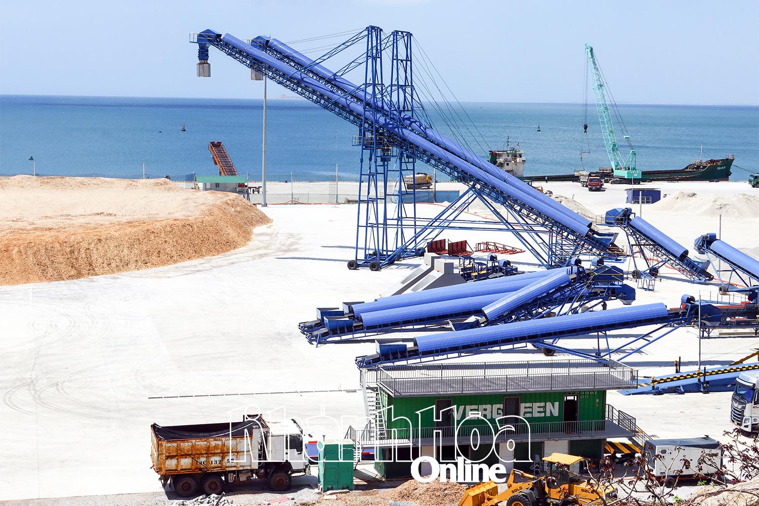 Dự án Cảng biển tổng hợp Cà Ná, giai đoạn 1 đã hoàn thành bến 1A đủ điều kiện tiếp nhận tàu trong nước và quốc tế.