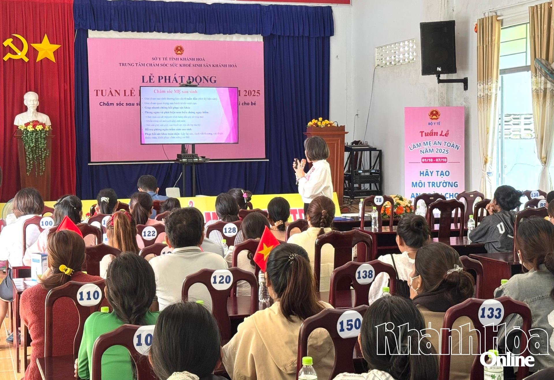 Phụ nữ trong độ tuổi sinh sản ở xã Tây Khánh Vĩnh được truyền thông về làm mẹ an toàn