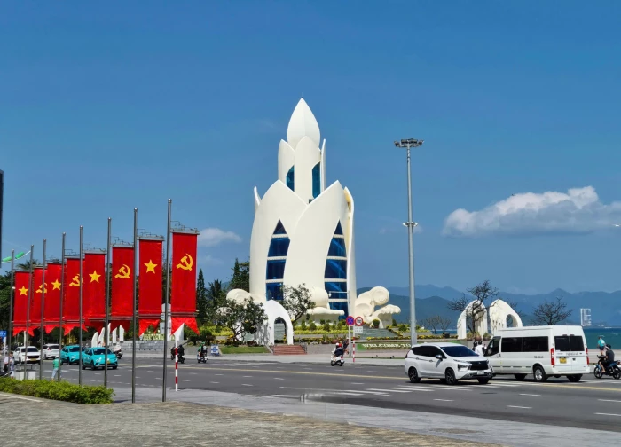 Từ ngày 17 đến 24-9, treo cờ Tổ quốc chào mừng Đại hội đại biểu Đảng bộ tỉnh lần thứ I