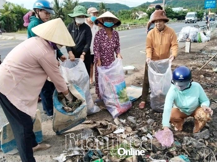 Phụ nữ chung tay phòng, chống rác thải nhựa
