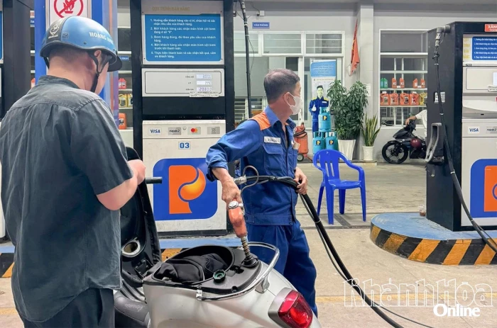 Giá xăng, dầu đồng loạt tăng nhẹ