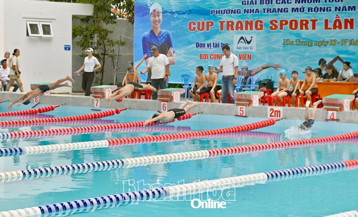 Kình ngư Ánh Viên giao lưu tại Giải bơi các nhóm tuổi phường Nha Trang mở rộng