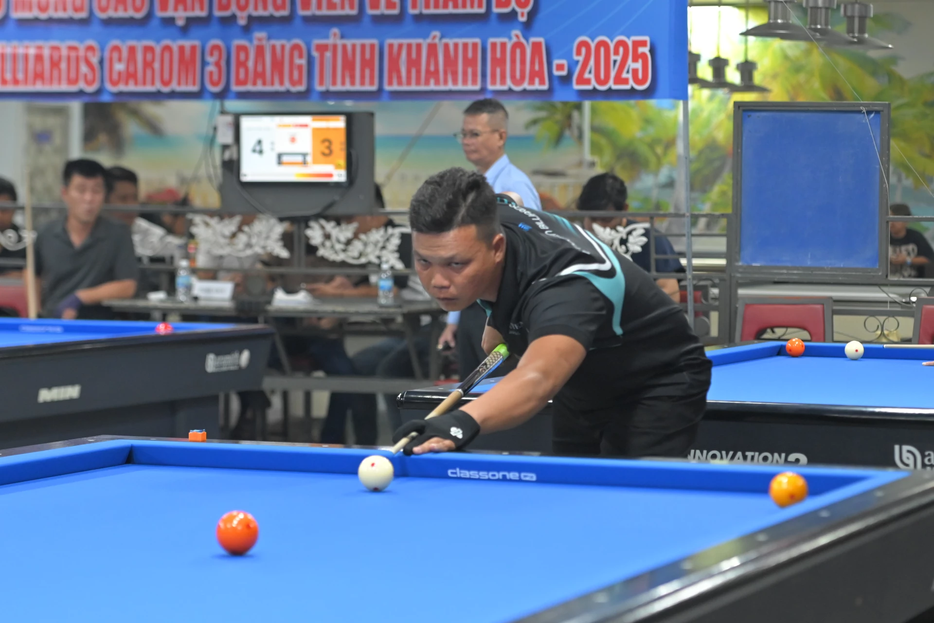 Vận động viên thi đấu tại giải.