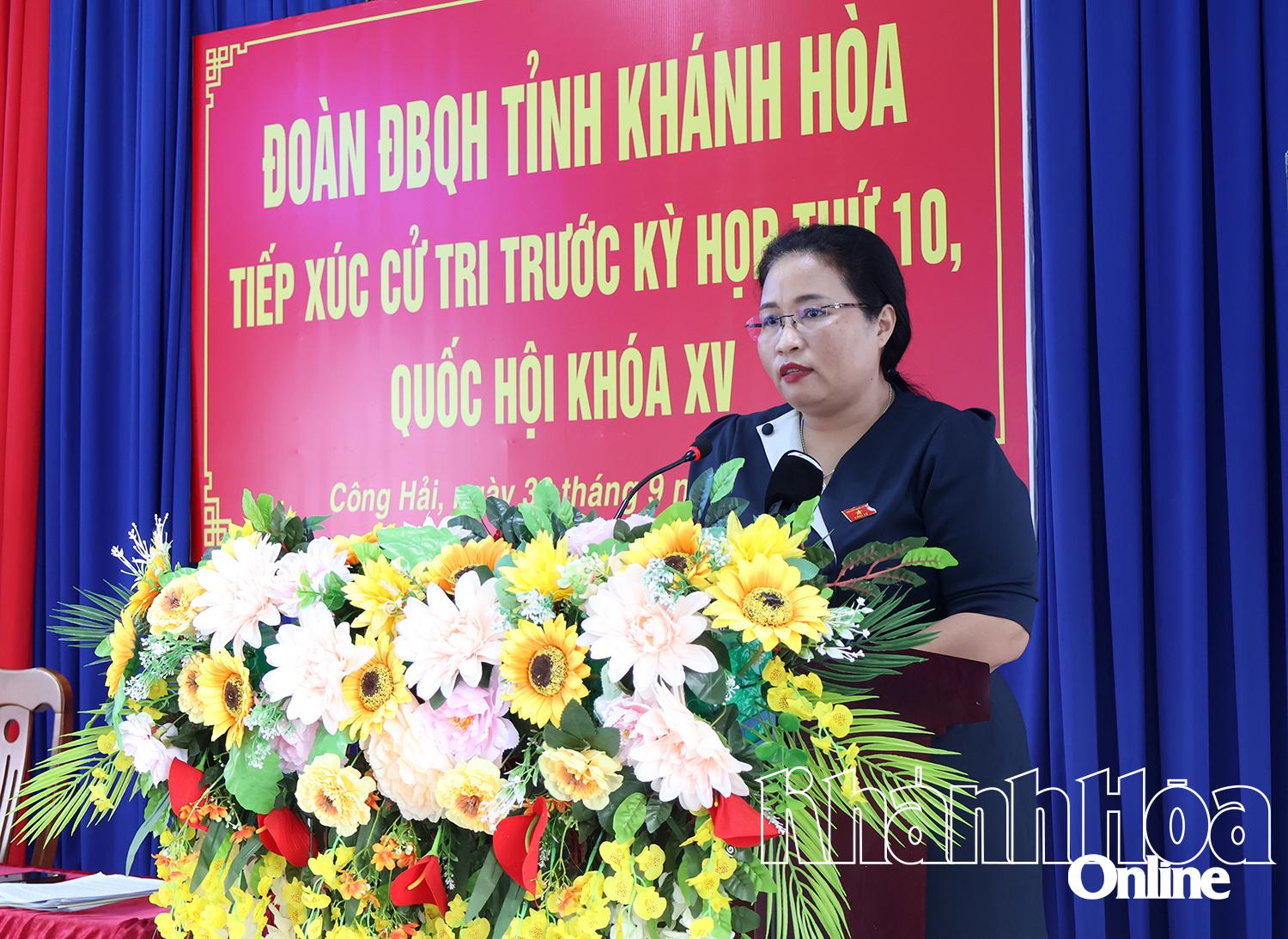 Đồng chí Chamaléa Thị Thủy phát biểu tiếp thu, giải trình ý kiến của cử tri.