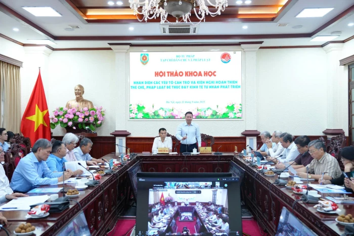 'Cởi trói' pháp luật để thúc đẩy kinh tế tư nhân