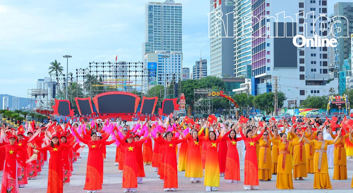 Chương trình nghệ thuật “Tự hào Việt Nam - Vang mãi khúc ca hòa bình” để lại những hình ảnh đẹp và ý nghĩa trong ngày Quốc khánh.