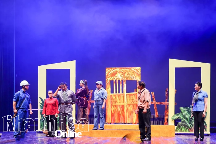 Diễn báo cáo vở dân ca kịch bài chòi “Ngày trở về”