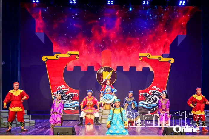 Biểu diễn báo cáo vở tuồng Giọt đắng nhân tình