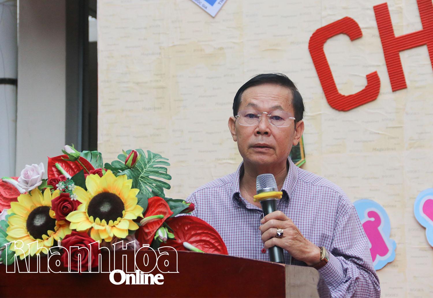 Ông Đinh Xuân Hương - Giám đốc Thư viện tỉnh Khánh Hòa phát biểu khai mạc chương trình.