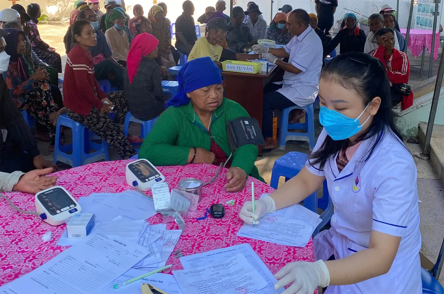 Phường Nam Cam Ranh: 200 người cao tuổi dân tộc thiểu số được khám sức khỏe, sàng lọc một số bệnh thường gặp