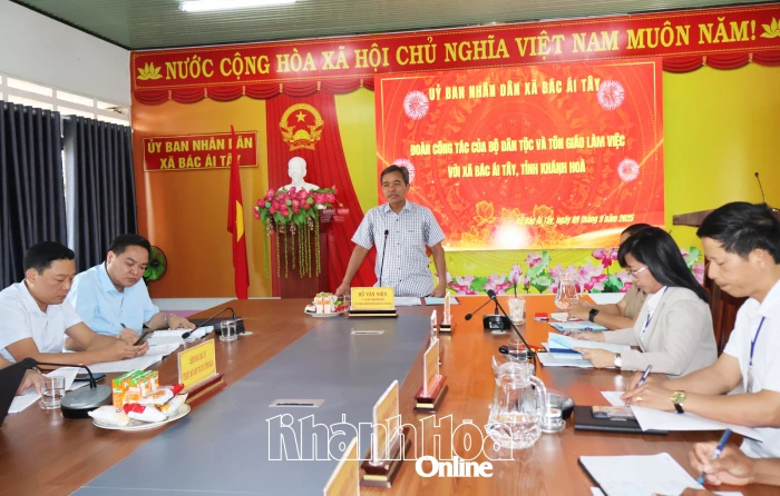 Đồng chí Hồ Văn Niên kiểm tra công tác dân tộc và tín ngưỡng, tôn giáo tại xã Bác Ái Tây