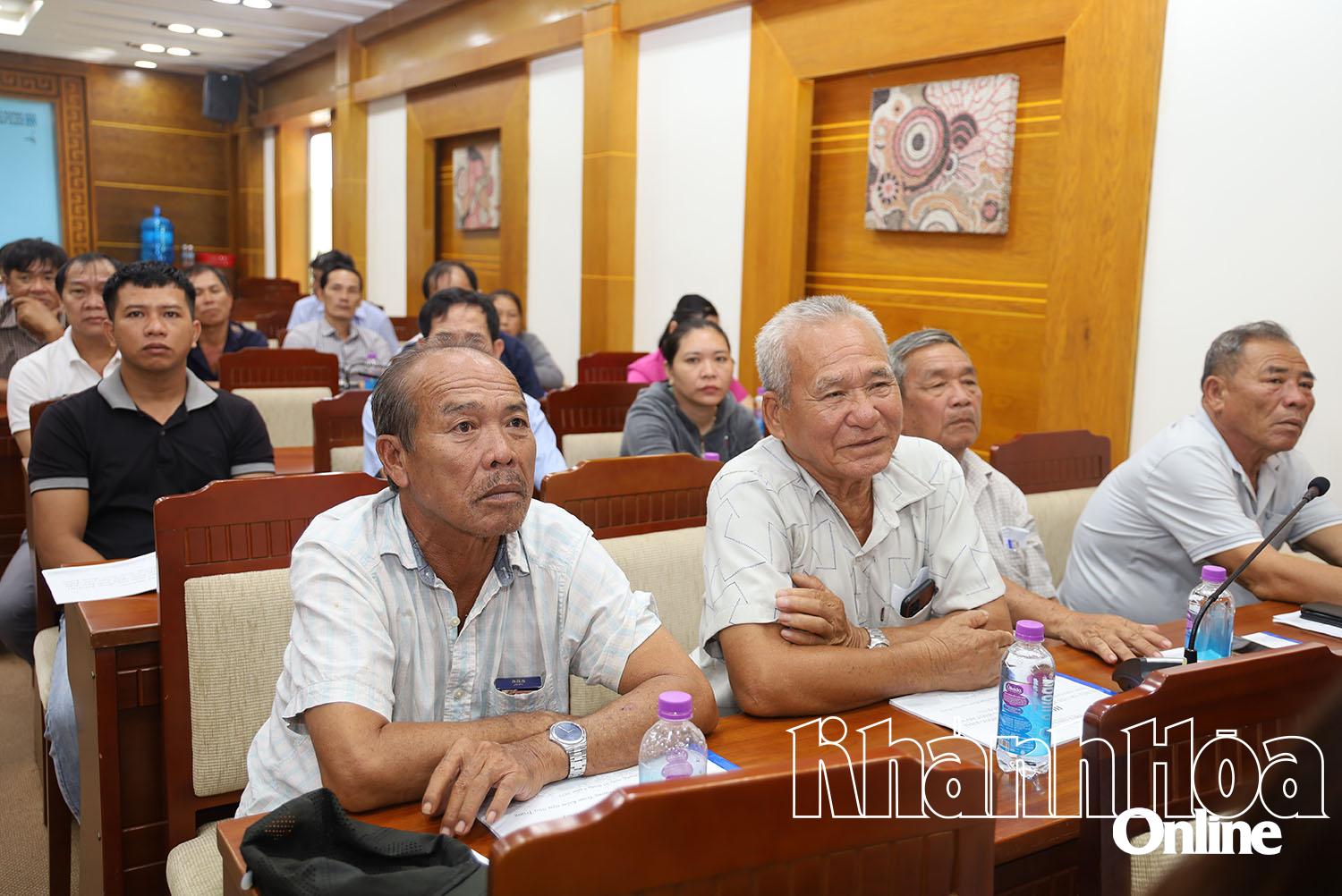 Lãnh đạo Trạm Kiểm ngư Nha Trang phổ biến một số nội dung.