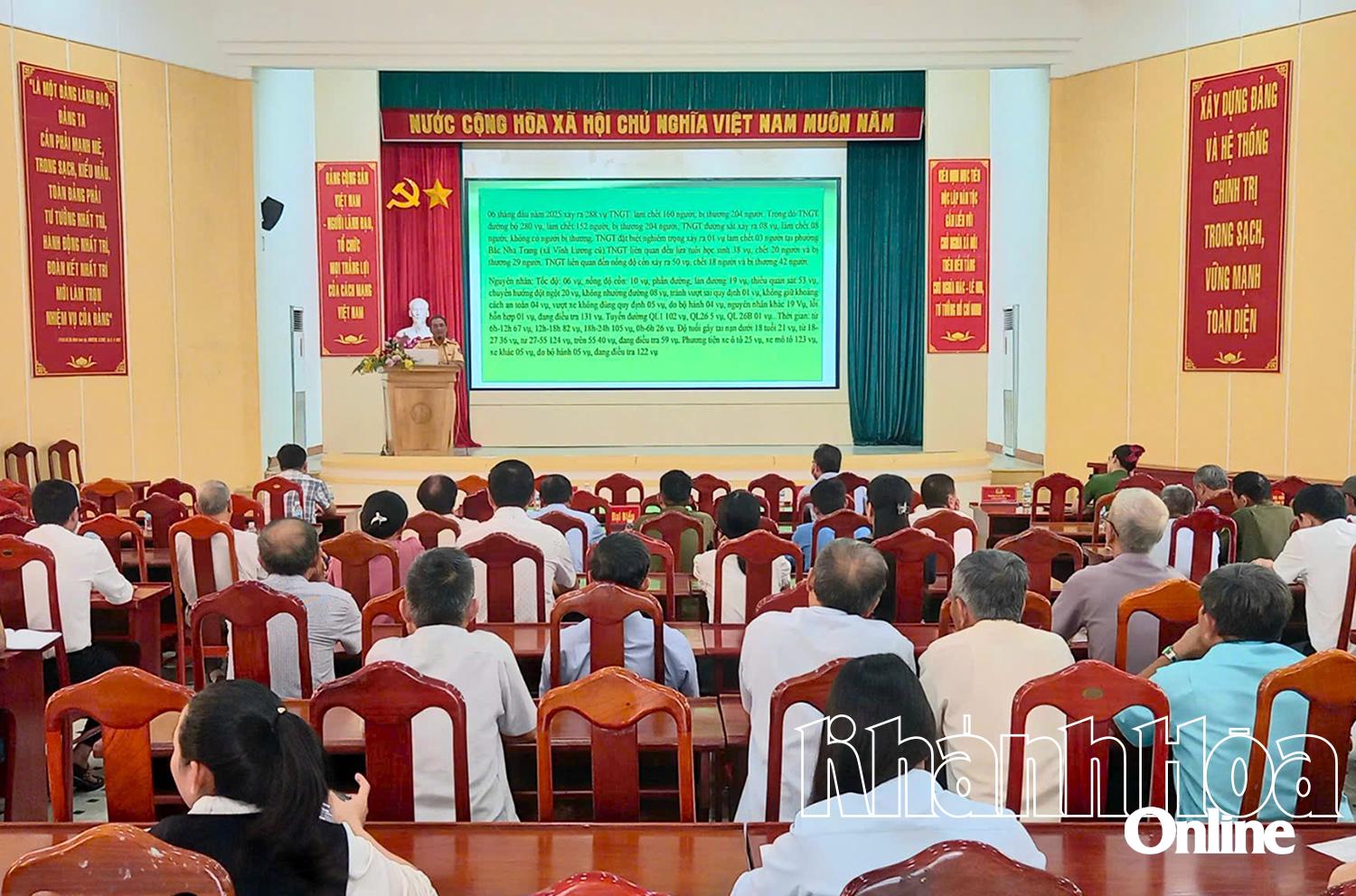 Quang cảnh hội nghị.