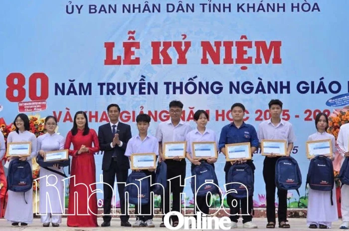 Sacombank triển khai học bổng “Ươm mầm cho những ước mơ” năm 2025