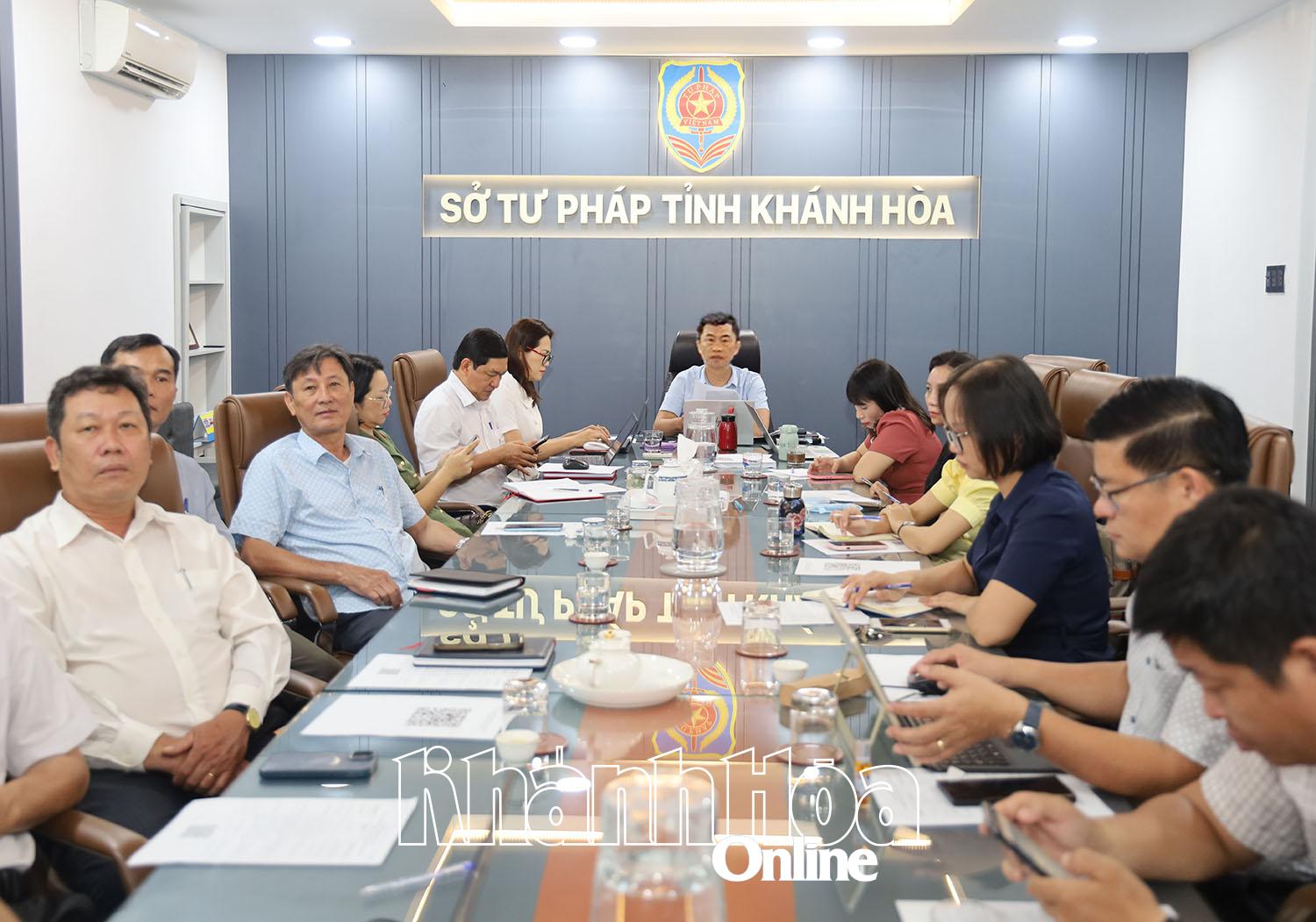 Quang cảnh hội nghị tại điểm cầu Sở Tư pháp Khánh Hòa.