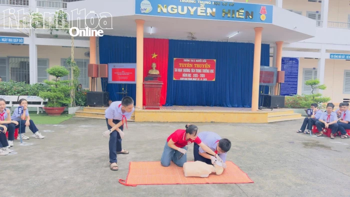 Tập huấn sơ cứu đuối nước và phòng ngừa tai nạn thương tích cho gần 3.000 học sinh