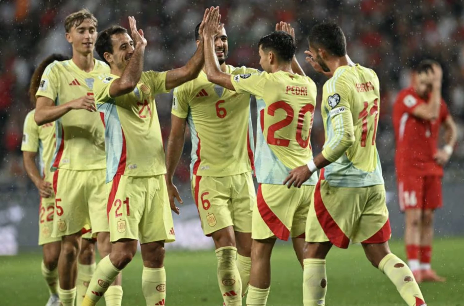 Đội tuyển Tây Ban Nha đang vận hành rất tốt lối chơi không tiền đạo cắm.