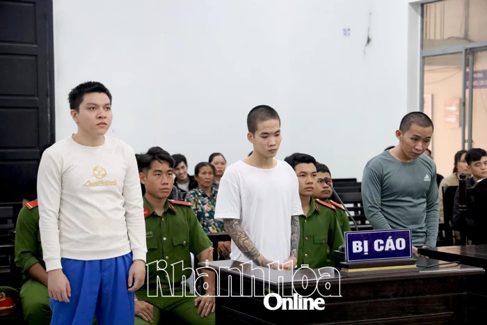 3 thanh niên vào tù vì tấn công người can ngăn