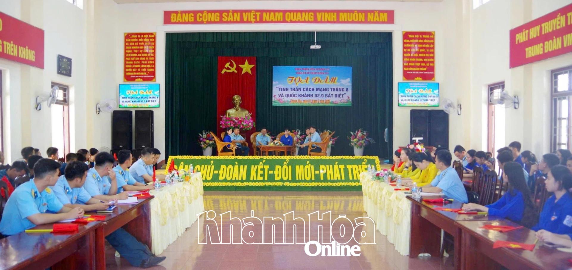 Quang cảnh buổi tọa đàm.