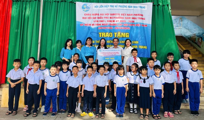 Hội Liên hiệp Phụ nữ phường Nam Nha Trang: Tặng 123 thẻ bảo hiểm y tế cho học sinh có hoàn cảnh khó khăn