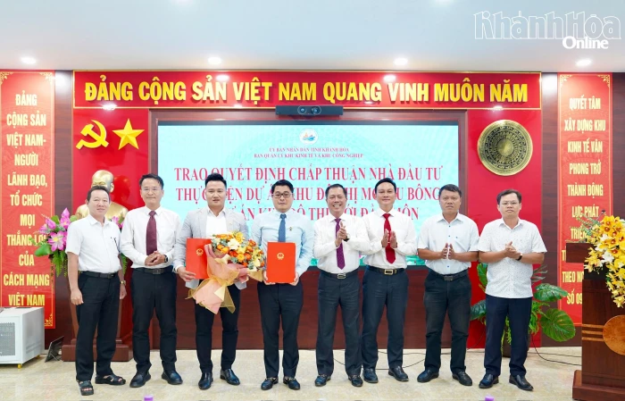 Trao quyết định chấp thuận nhà đầu tư 2 dự án đô thị hơn 65.000 tỷ đồng ở Vân Phong