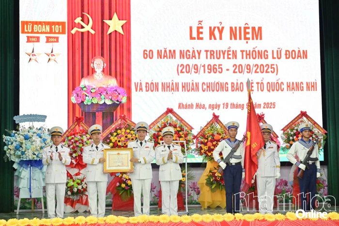 Lữ đoàn 101 kỷ niệm 60 năm Ngày truyền thống và đón nhận Huân chương Bảo vệ Tổ quốc hạng Nhì