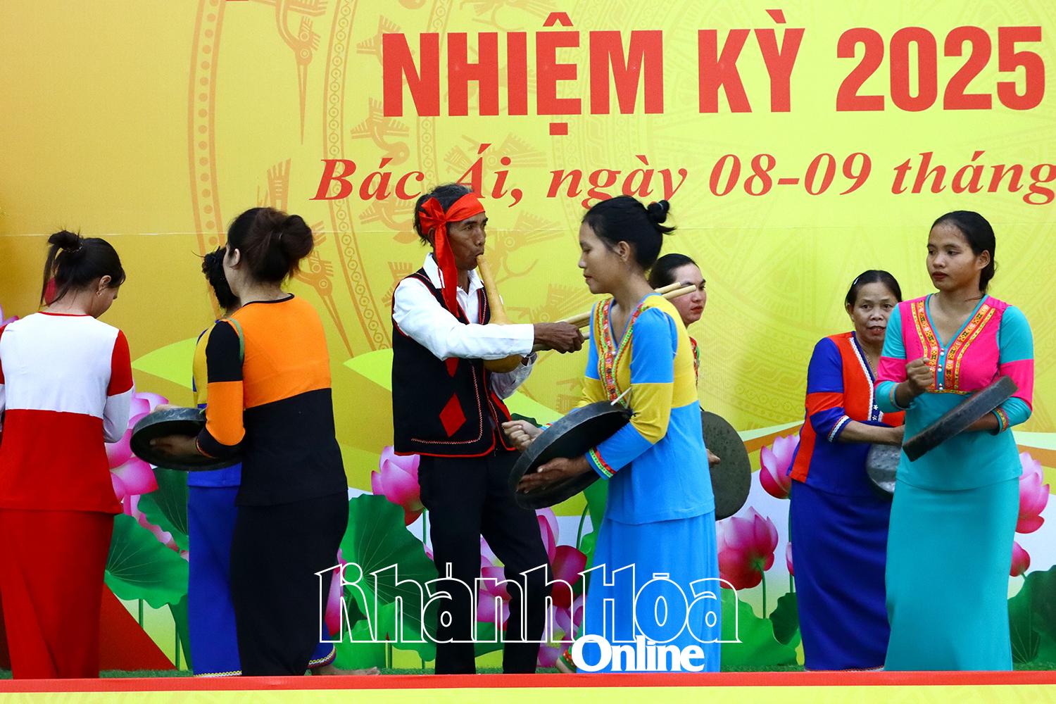 Tiết mục văn nghệ đặc sắc của đồng bào Raglai.