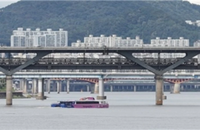 Hàn Quốc triển khai dịch vụ xe buýt trên sông Hàn