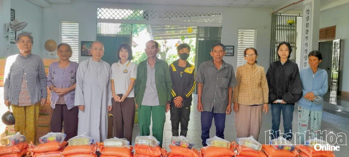 Xuân Hải: Trao 75 suất quà Vu Lan cho hộ nghèo, cận nghèo