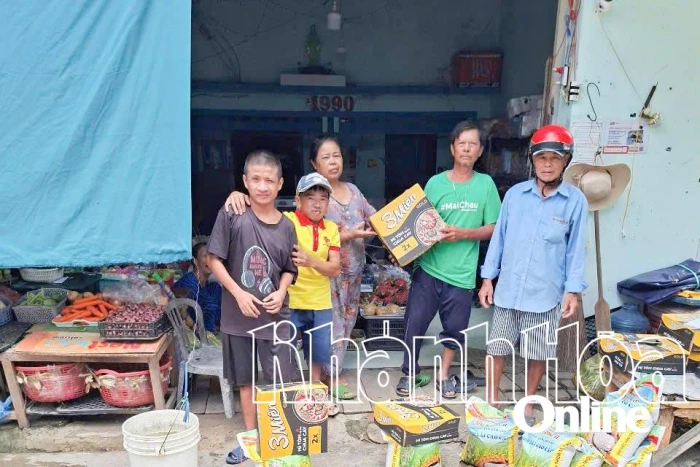 Xã Xuân Hải: Trao quà cho hộ khó khăn nhân dịp Quốc khánh 2-9