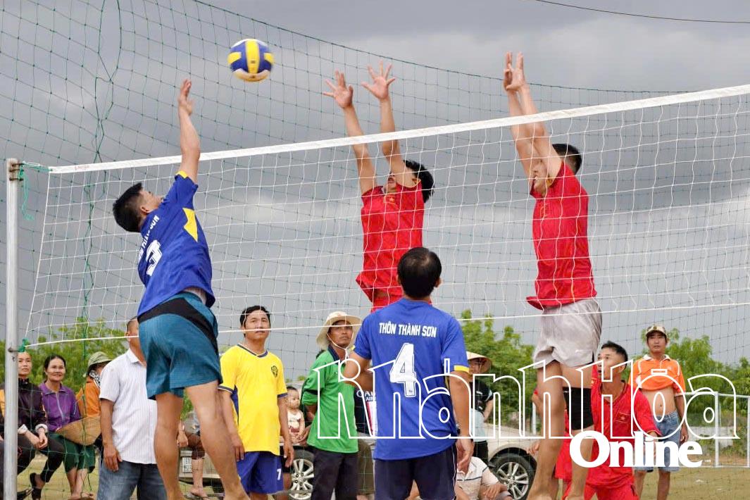 Giải đấu bóng chuyền chào mừng Quốc khánh 2-9 tại xã Xuân Hải.