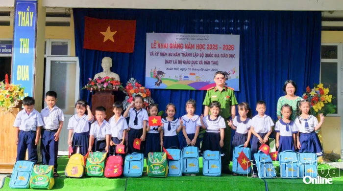 Công an xã Xuân Hải ra quân bảo đảm an ninh trật tự trường học đầu năm học mới