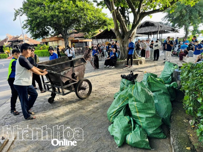 Chi hội Hướng dẫn viên du lịch chung tay bảo vệ môi trường