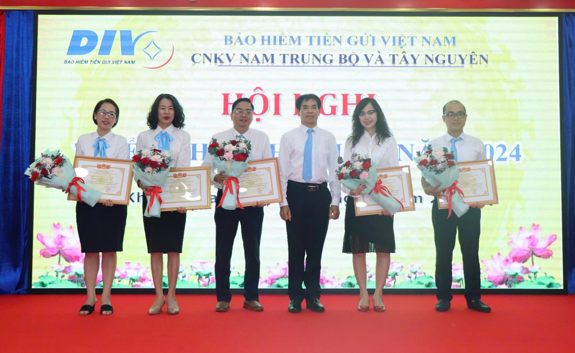 Nhiều tập thể, cá nhân của Bảo hiểm tiền gửi Nam Trung bộ được Bảo hiểm tiền gửi Việt Nam khen thưởng