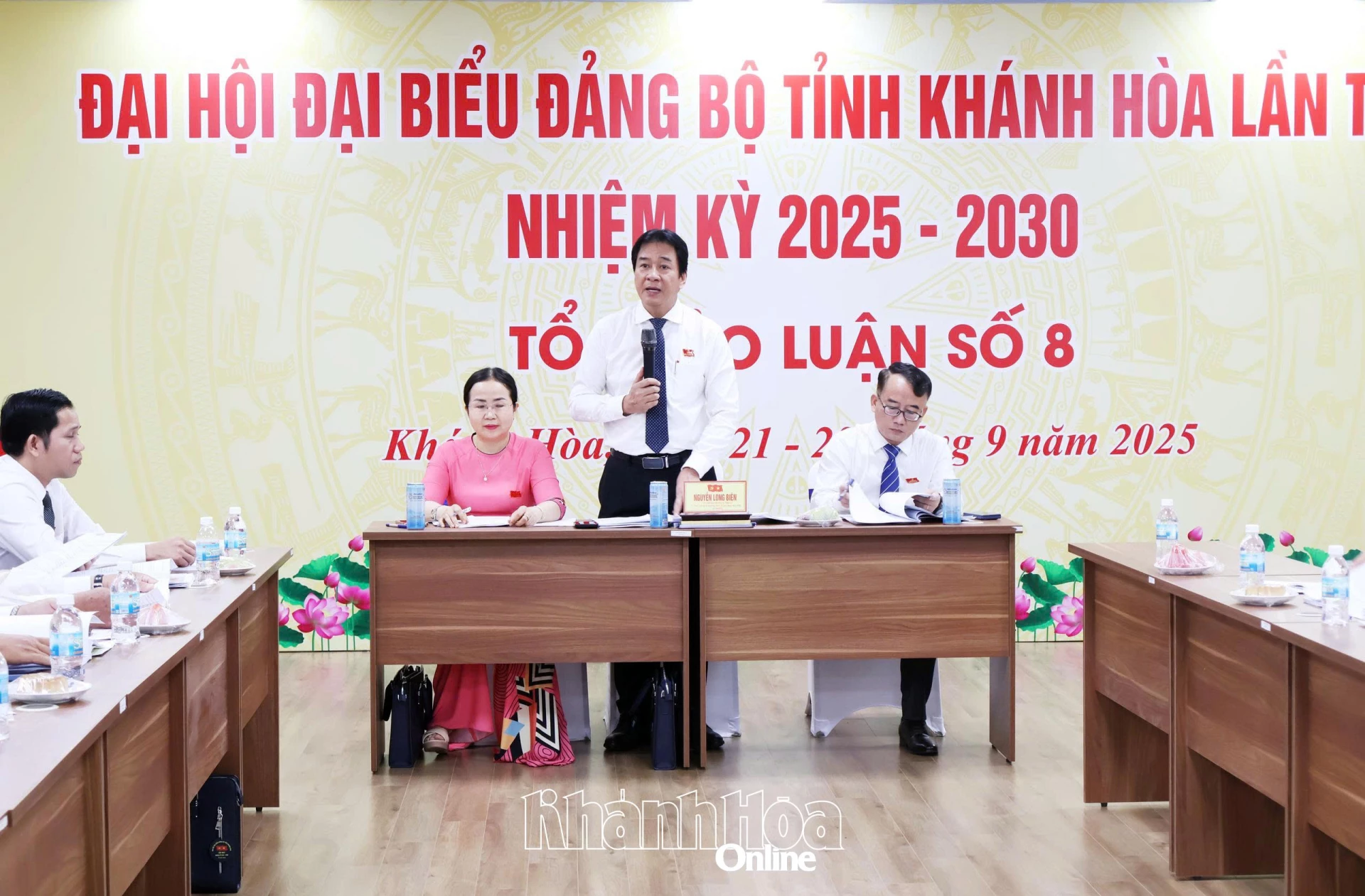 Ông Nguyễn Long Biên phát biểu tại tổ số 8. 