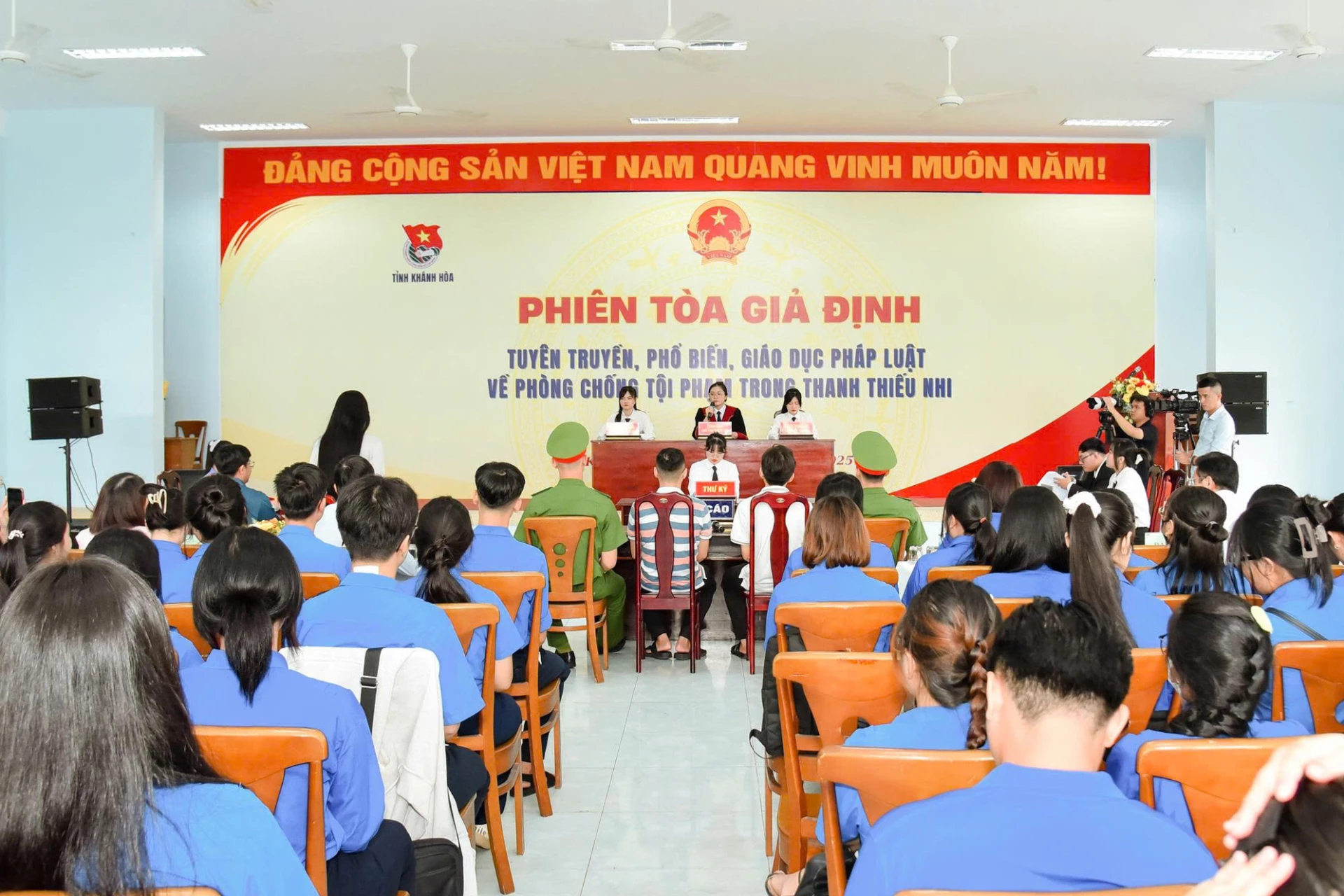 Quang cảnh phiên tòa giả định.