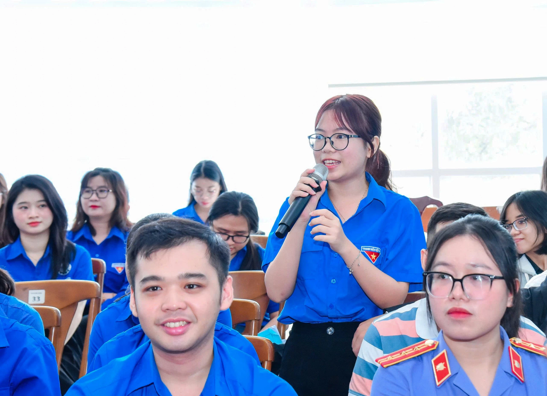 Các đoàn viên, thanh niên tham gia hỏi đáp các nội dung liên quan phiên tòa giả định.